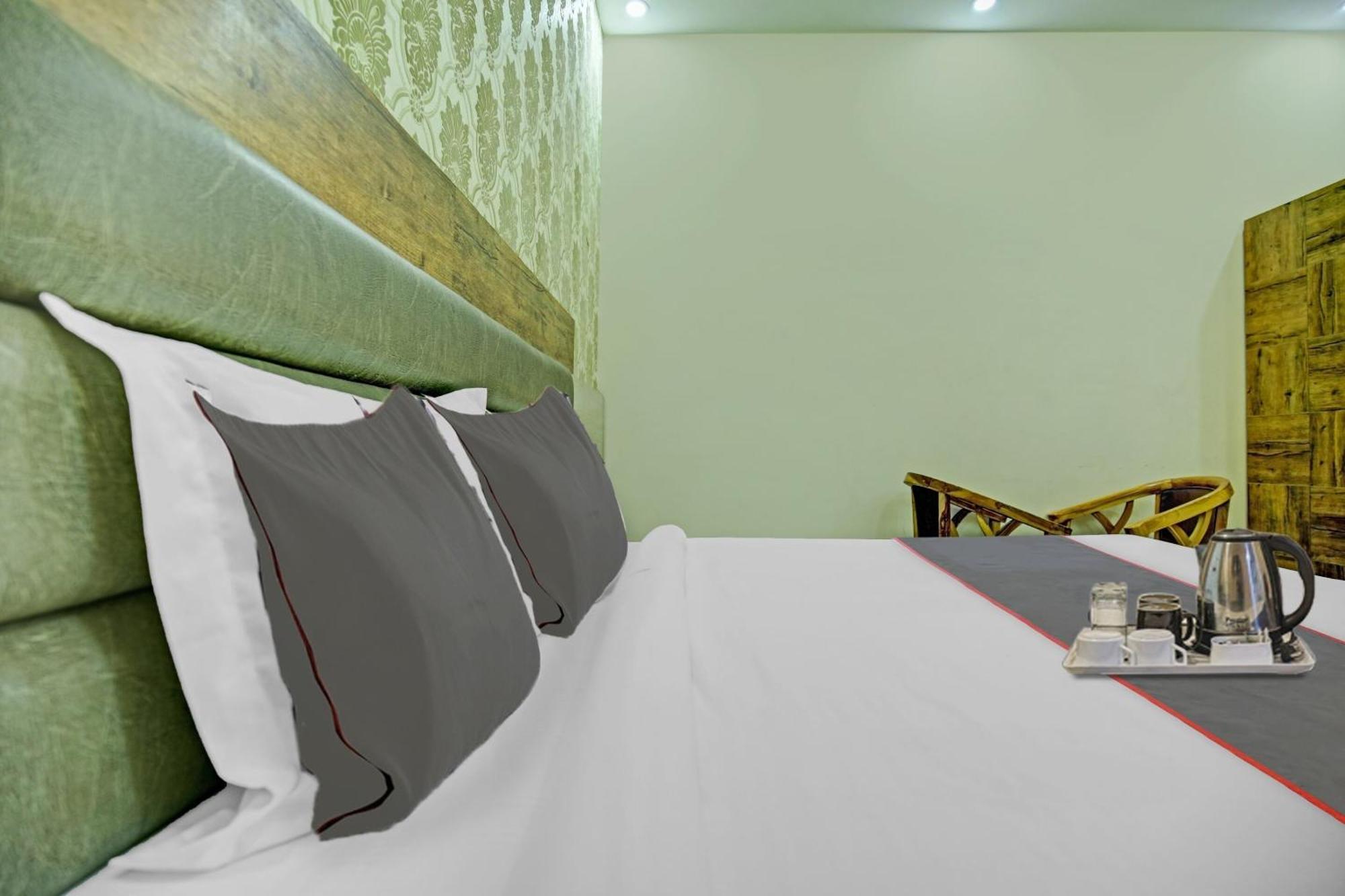 SPOT ON 92761 Hotel River View Zirakpur Exterior foto