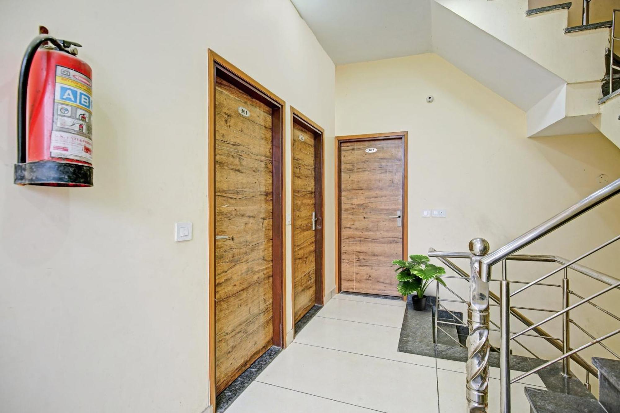 SPOT ON 92761 Hotel River View Zirakpur Exterior foto