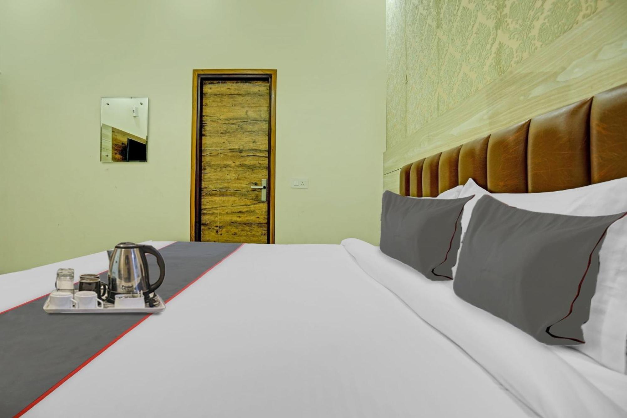 SPOT ON 92761 Hotel River View Zirakpur Exterior foto