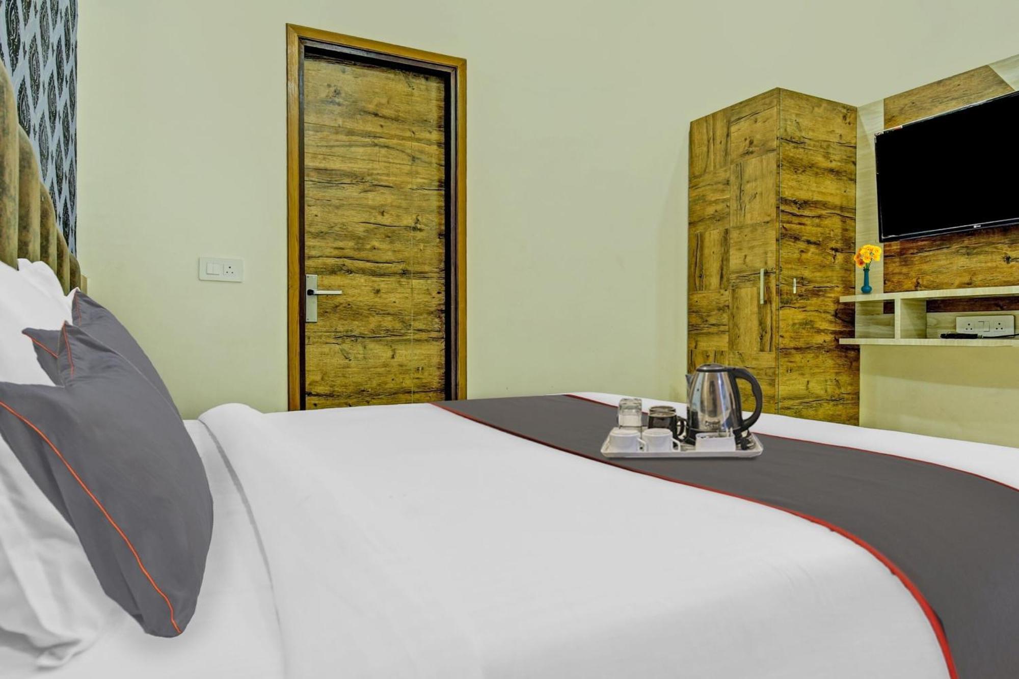 SPOT ON 92761 Hotel River View Zirakpur Exterior foto