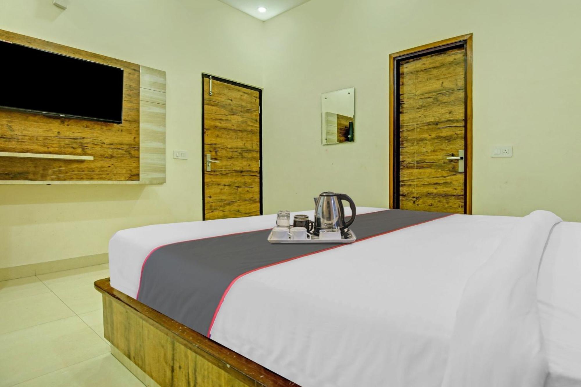 SPOT ON 92761 Hotel River View Zirakpur Exterior foto